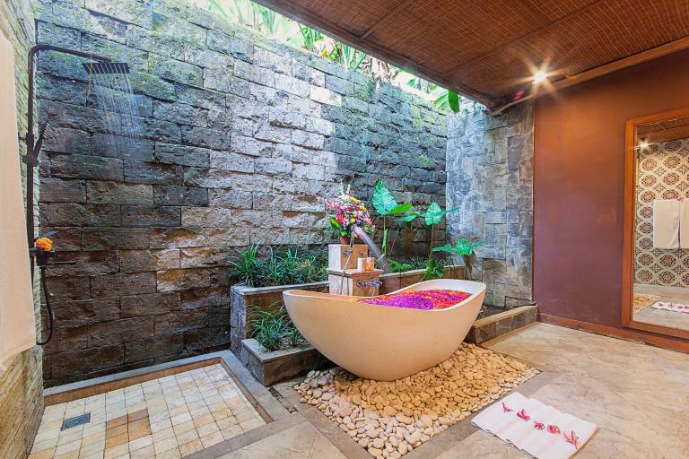 Vacation home with pool & garden — photo 4