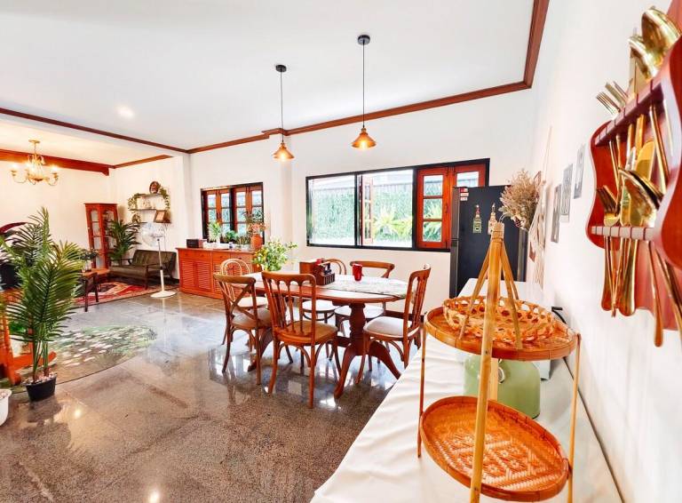 Villa with hot tub, yard & barbeque | Near Wat Suan Dok | Good for workation | Dogs allowed — photo 5