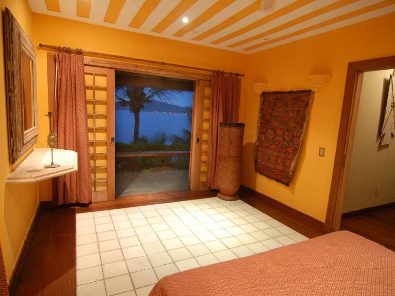 Child-friendly big house with barbecue, terrace & jacuzzi | Beach nearby | Dogs allowed in Búzios