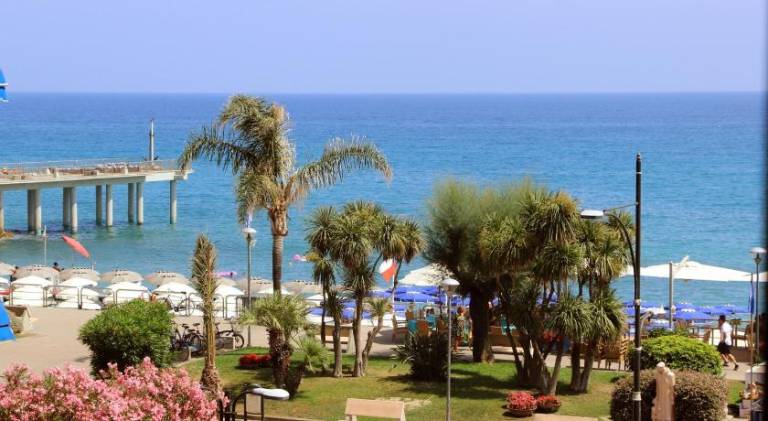 Holiday apartment with 2 rooms for 6 persons — photo 2