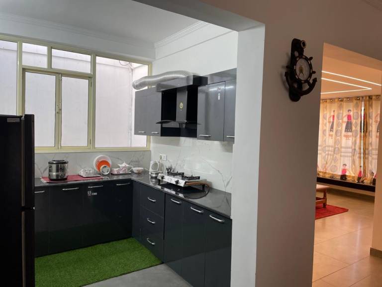 Holiday apartment with yard — photo 3