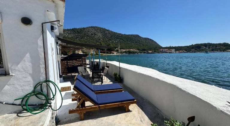 Apartment with terrace & garden in Samos