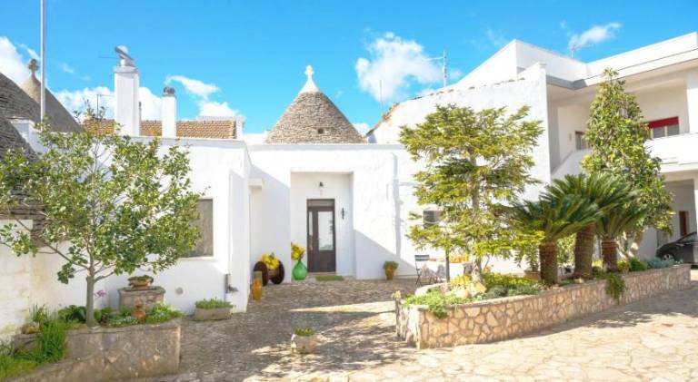 House with 4 rooms for 6 persons in Alberobello
