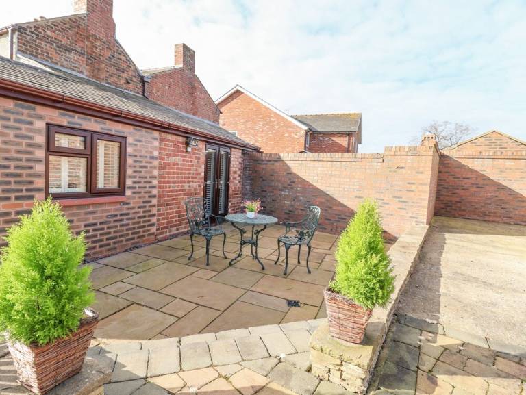 Cottage Ellesmere Port