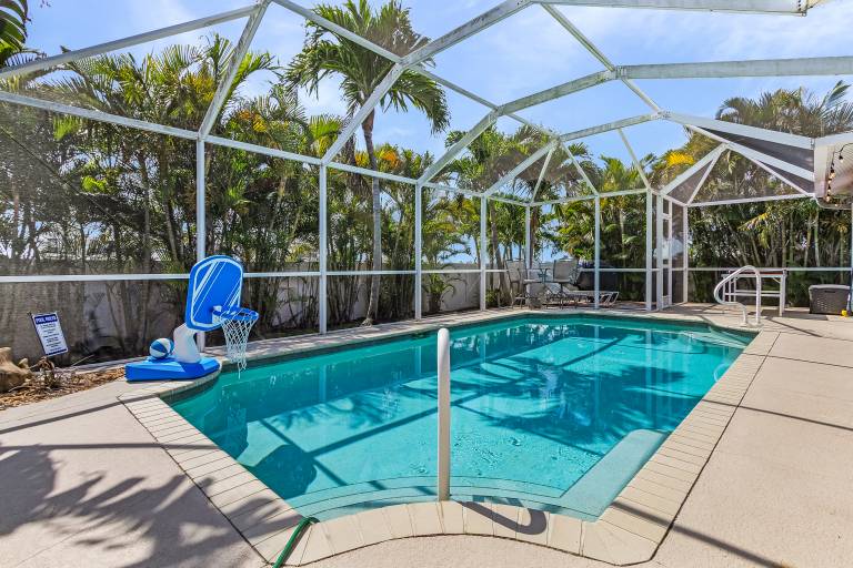 Vacation home with grill, terrace & private pool in Cape Coral, FL