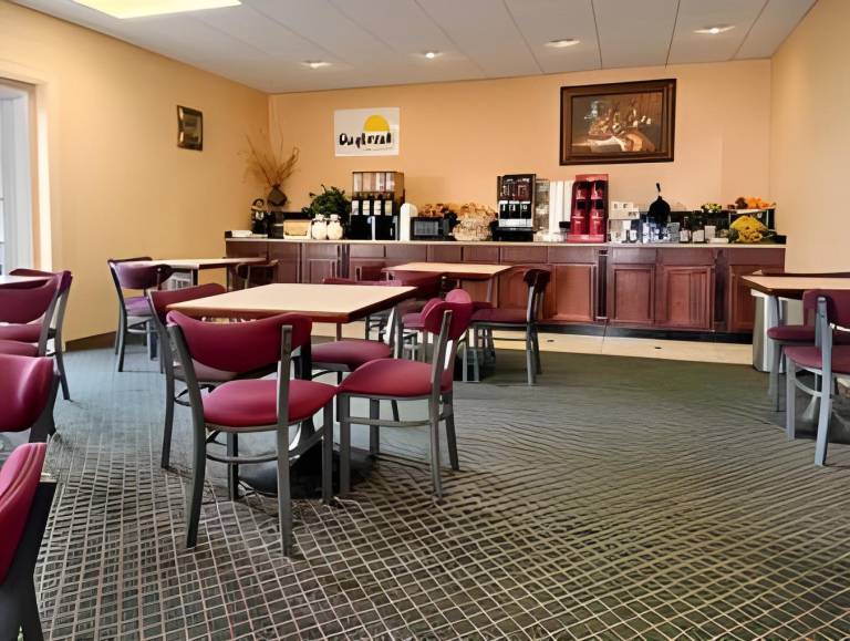 OYO Hotel Oklahoma City South I-35 and SE 29th — photo 5