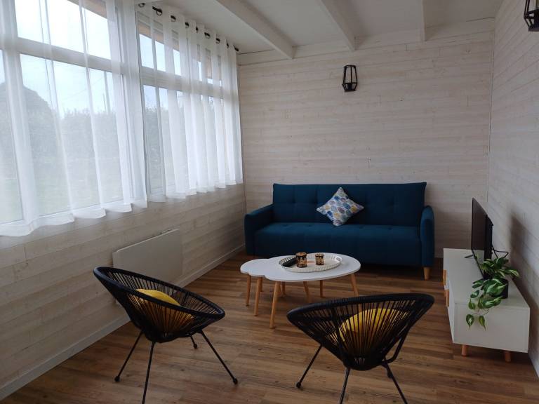 Chalet "Bord de Mer à Ode Vras" with Private Terrace, Garden & Wi-Fi in Morlaix