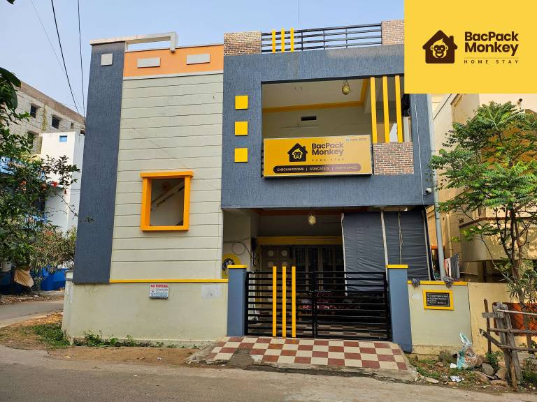 BacPack Monkey Home Stay
