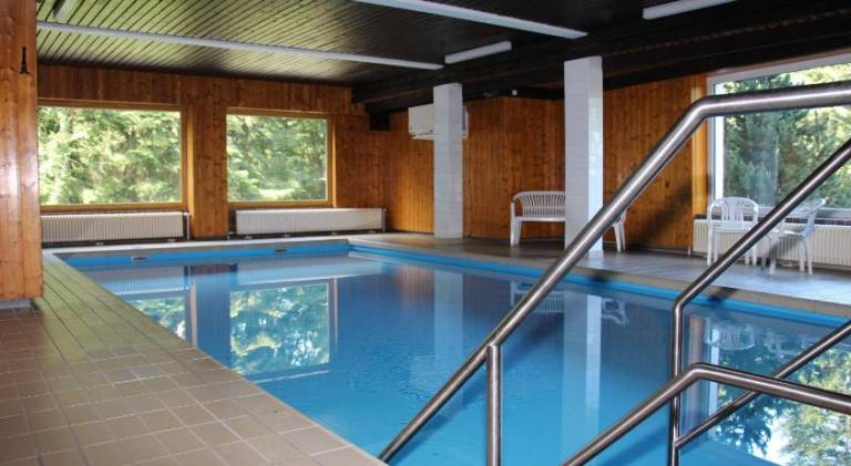 Apartment with pool — photo 3