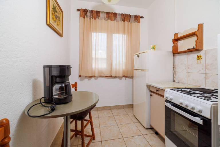 Rental apartment with terrace, yard & grill | Garden view — photo 4