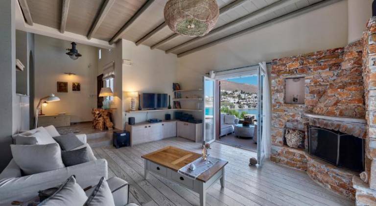 Villa with patio, hot tub & yard | Suitable for remote work — photo 2