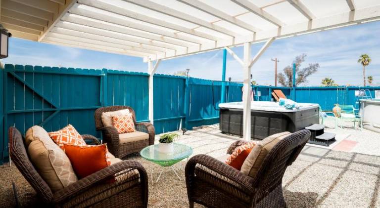 Pool Spa Stargazing Stylish Mid-Century Home Near Joshua Tree National Park — photo 5