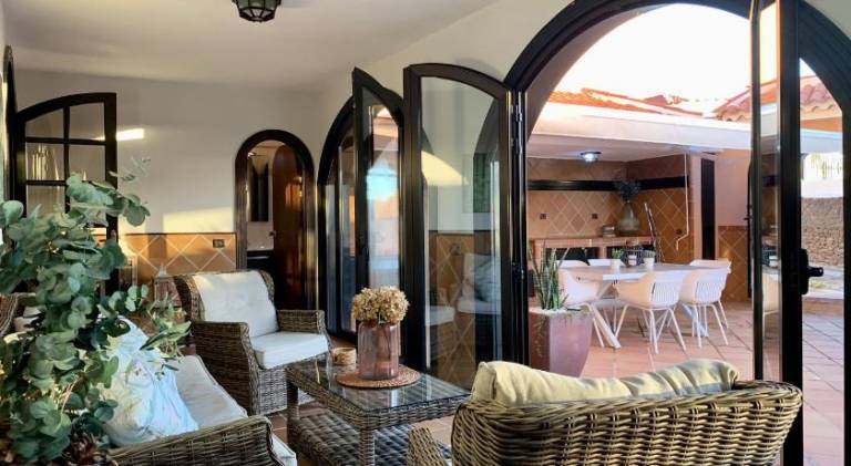 Villa with patio & private pool | Suitable for remote work | Pet-friendly — photo 3