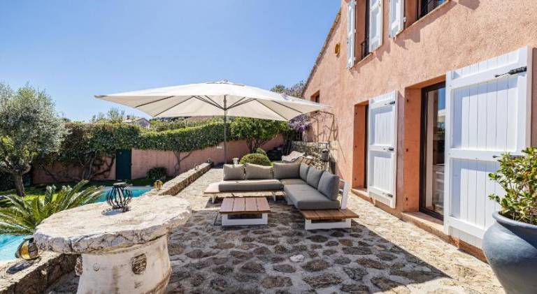 Villa with terrace, garden & barbecue — photo 3