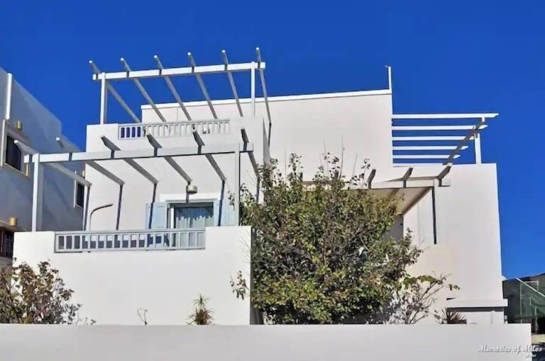 Απαρχοτέλ  Αδάμας