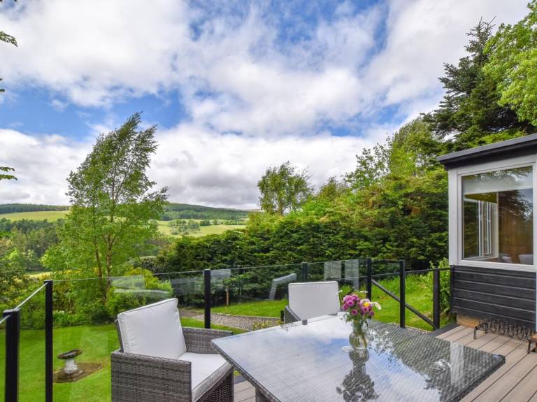 Cottage with garden & grill | Water view — photo 2