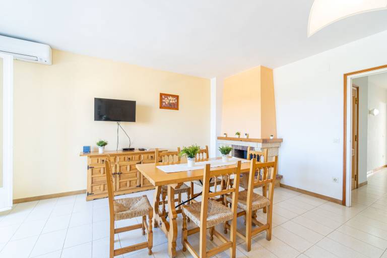 Holiday apartment with yard & terrace — photo 3