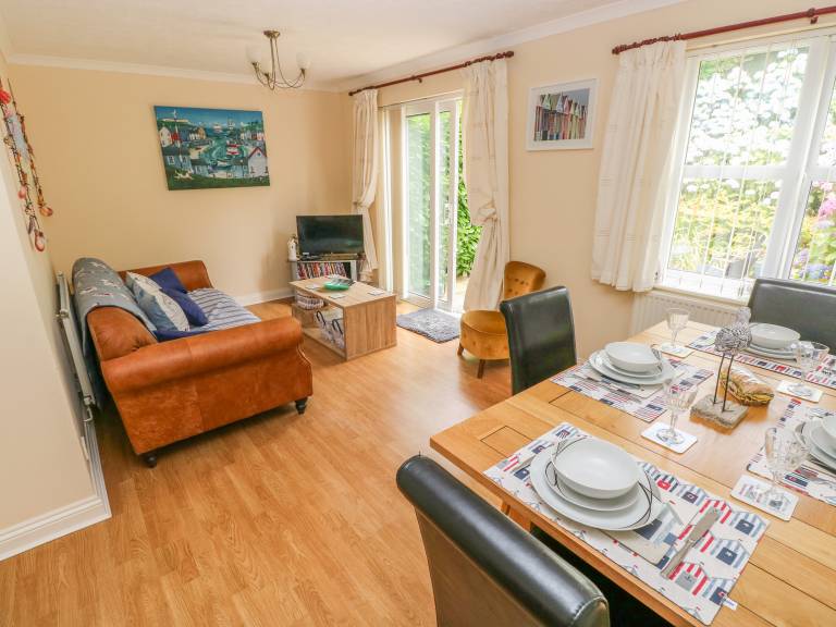 Family-friendly cottage with yard | Beach view | Pets are welcome — photo 5