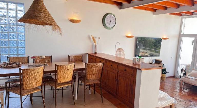 Lovely Beach House with Stunning View — photo 5