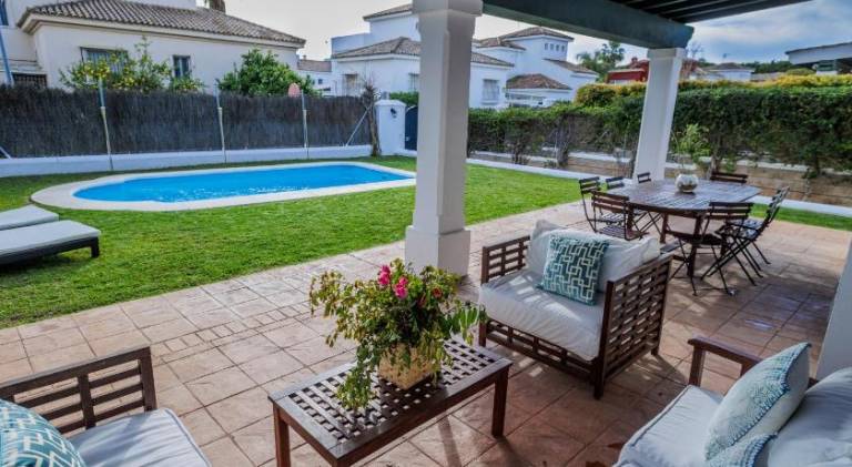 Spacious villa with pool | Close to the beach | Pets are welcome — photo 4