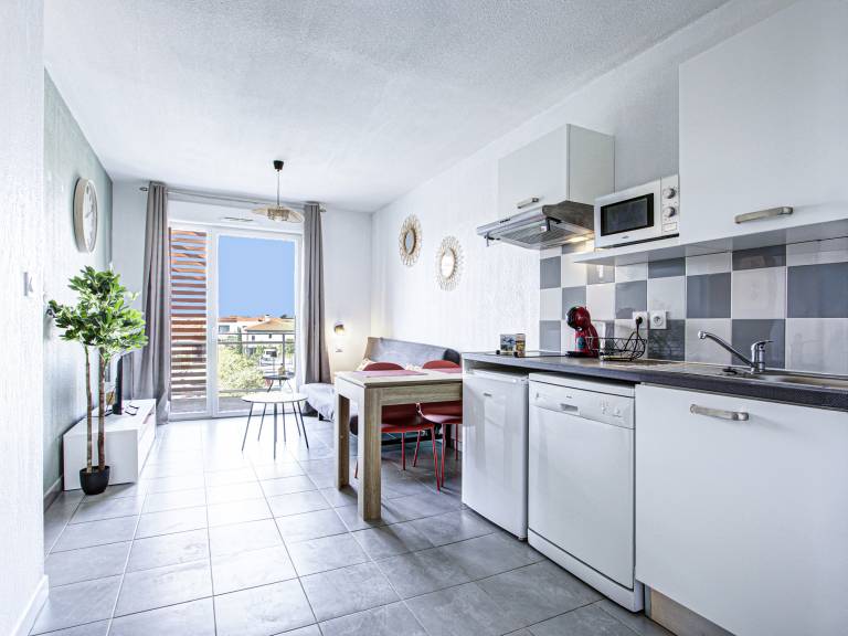 Holiday apartment with yard, sauna & heated pool — photo 3