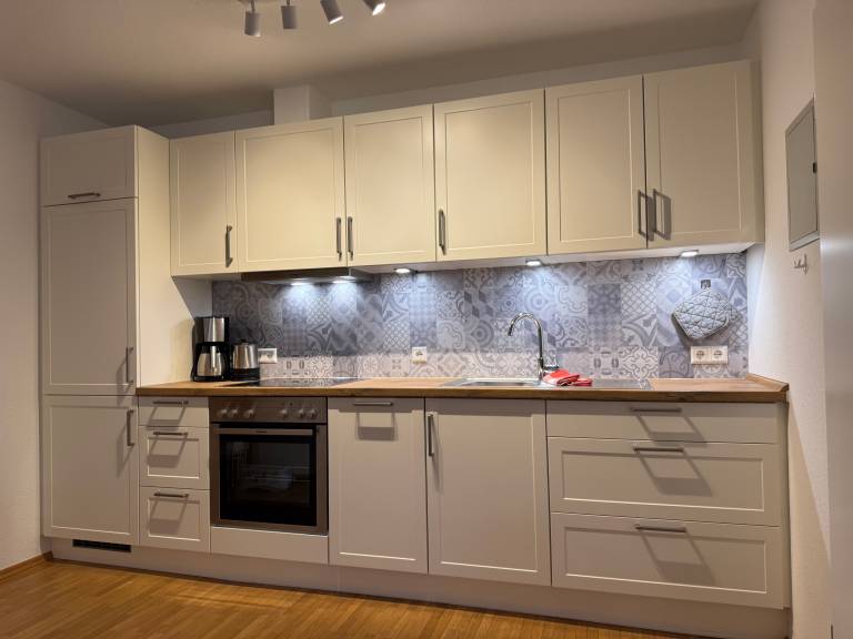 Family-oriented charming rental apartment with BBQ, terrace & fast internet | Garden view | Pets allowed — photo 3