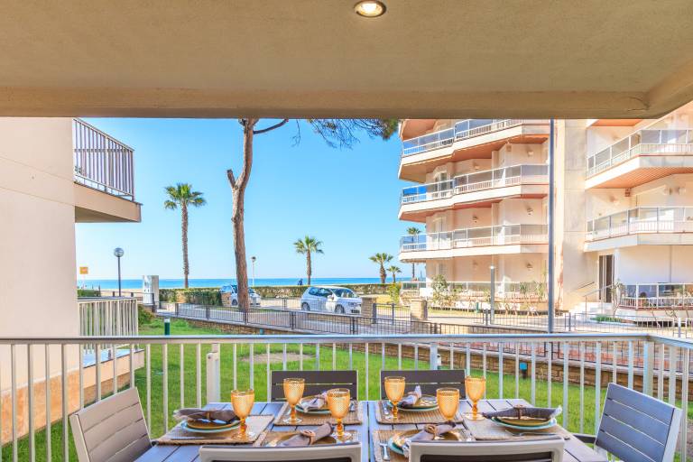 Fully equipped lovely apartment with terrace & garden | Next to the beach | Pets are welcome in Cambrils