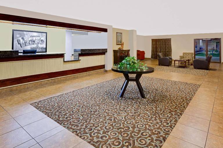 Super 8 By Wyndham Plainview — photo 3