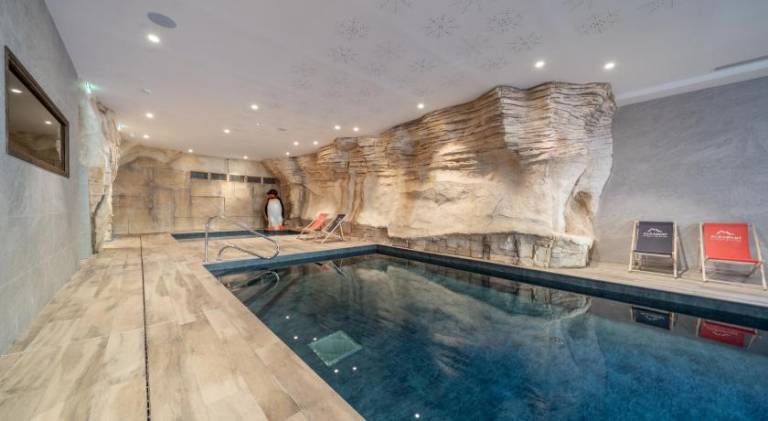 Serviced apartment with sauna, hot tub & pool | Ski nearby | Dogs allowed — photo 2