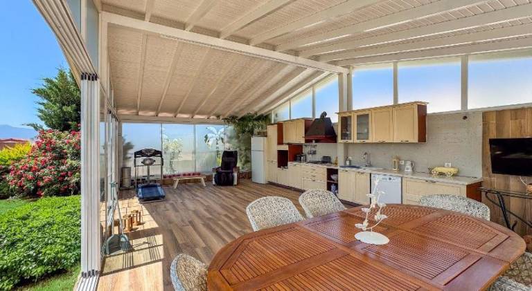 Vacation home with private pool, terrace & yard — photo 3