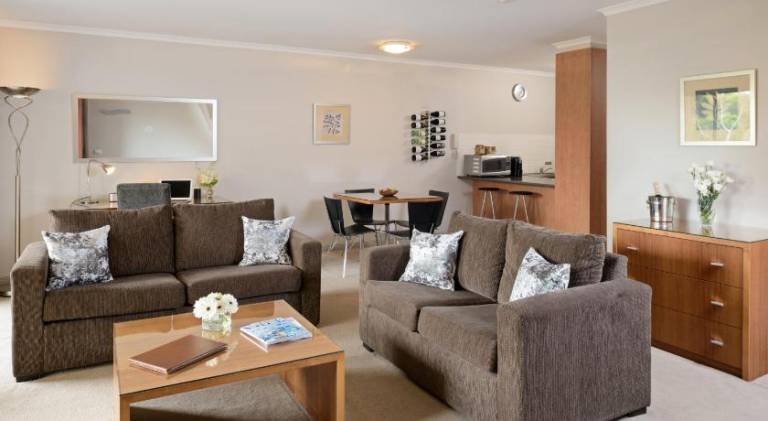150 m&sup2; Apartment mit Hotelservice