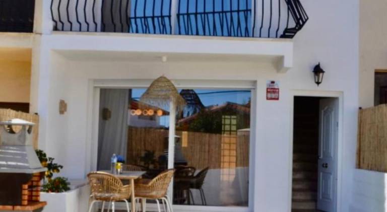 Vacation home with pool — photo 4