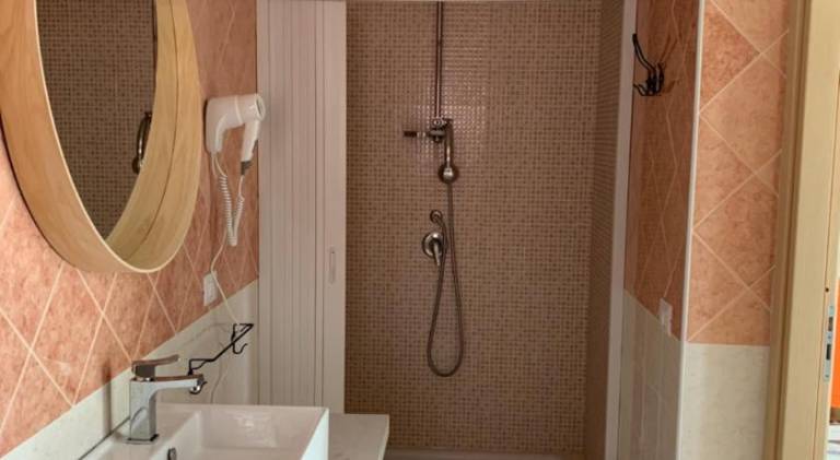 Serviced apartment with pool, patio & garden | Dogs allowed — photo 2