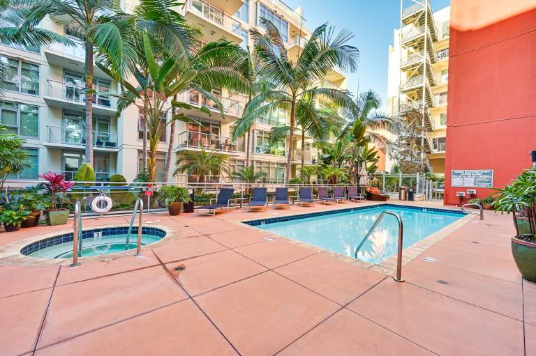 Downtown San Diego Condo w Pool Rooftop Access