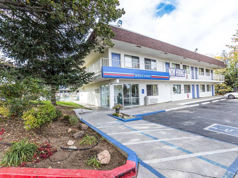Motel 6 Yreka, CA — photo 2