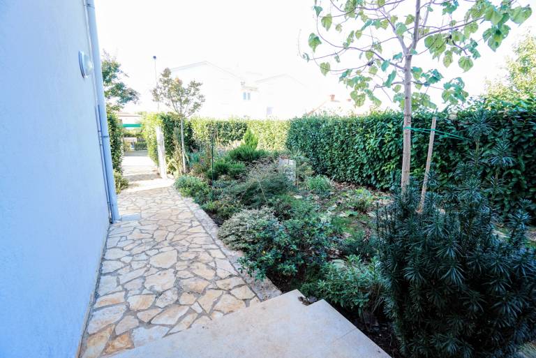 Apartment with terrace | Garden view — photo 5