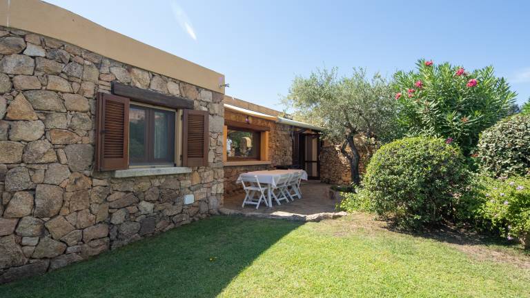 Villa with yard, terrace & barbecue | Sea view — photo 3
