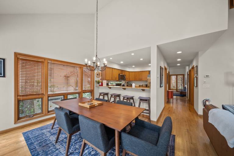 Family-friendly charming house with jacuzzi, heated pool & patio | Mountain view | Pets allowed — photo 5