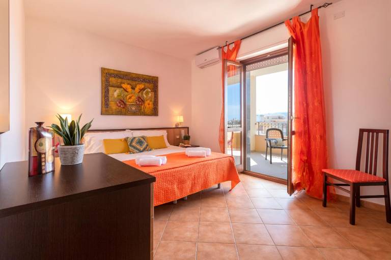 Pleasant rental apartment with patio | Next to the beach | Suitable for remote work | Pets allowed in Alghero