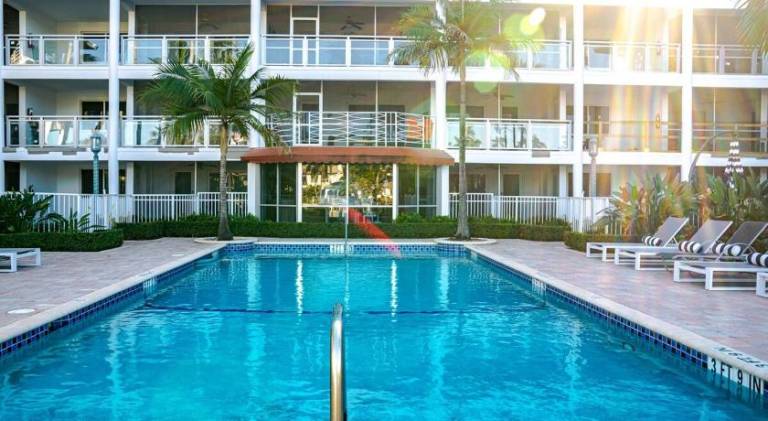Rental apartment with pool & hot tub — photo 4