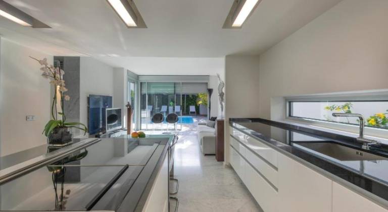 Villa with pool | Beach nearby | Pets allowed — photo 2