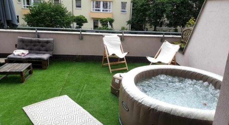 Holiday apartment with jacuzzi in Leipzig