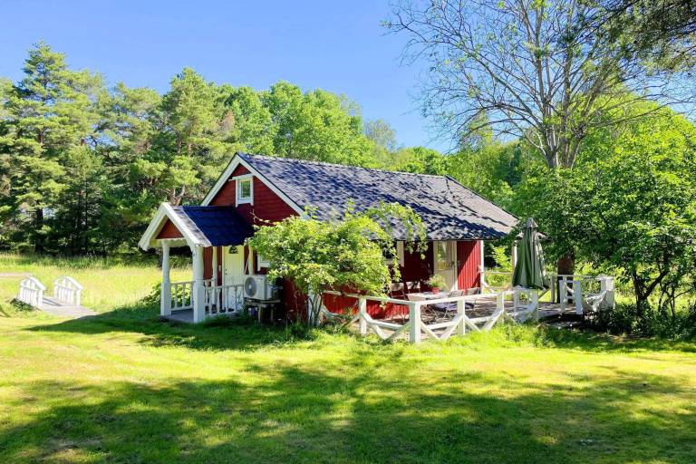 Wonderful vacation home with terrace | Pets are welcome in Sollentuna