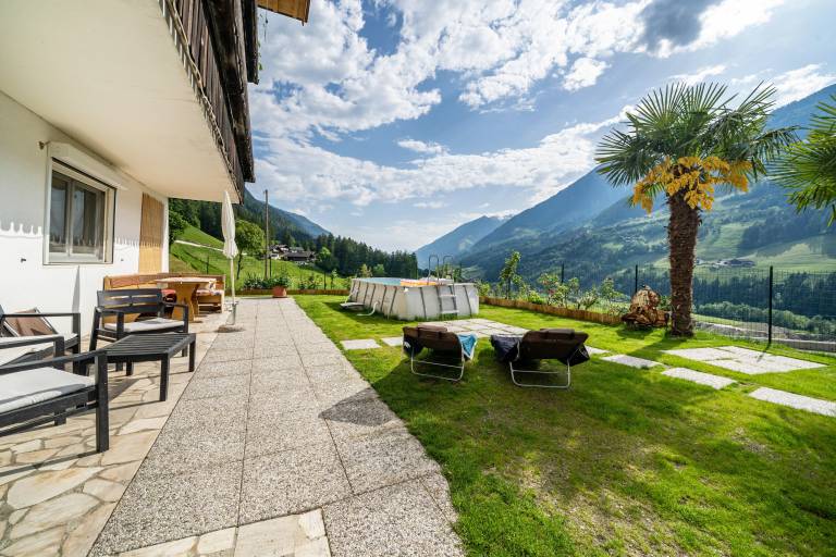 Rental apartment with pool, yard & patio | Garden view | Suitable for remote work — photo 2