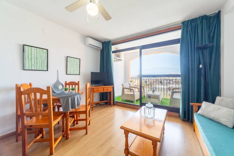 Apartment "Residencial Fénix" with Shared Pool, Terrace & Wi-Fi — photo 4