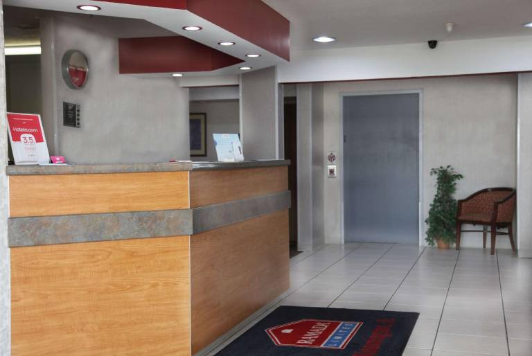Ramada Limited Bloomington — photo 2