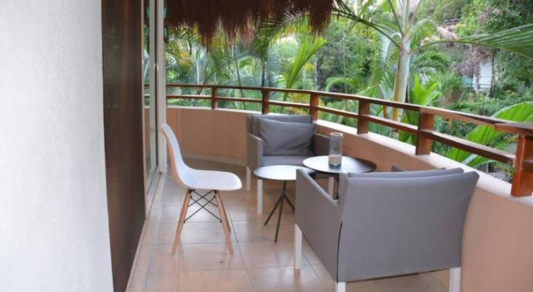 Beautiful condo with pool — photo 5