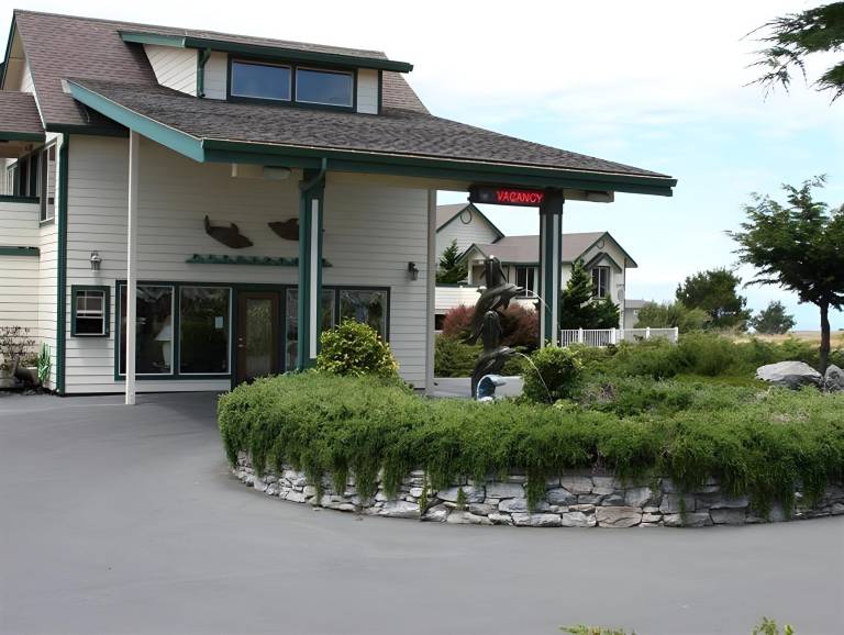 Emerald Dolphin Inn & Mini Golf in Fort Bragg, CA
