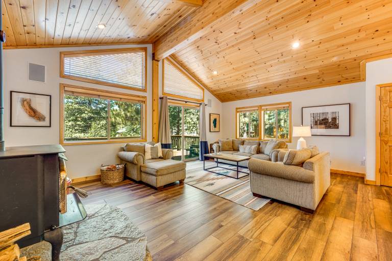 Sunny Cabin: 1 Mi to Tahoe Donner Resort! — photo 4