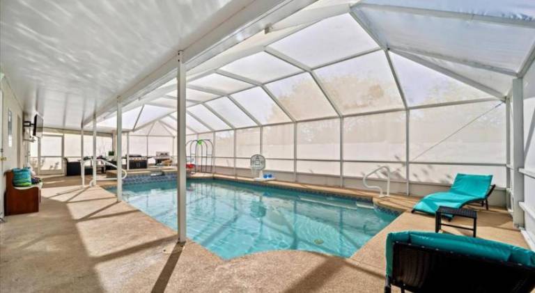 Lovely vacation home with pool & jacuzzi | Perfect for remote work | Pet-friendly — photo 2